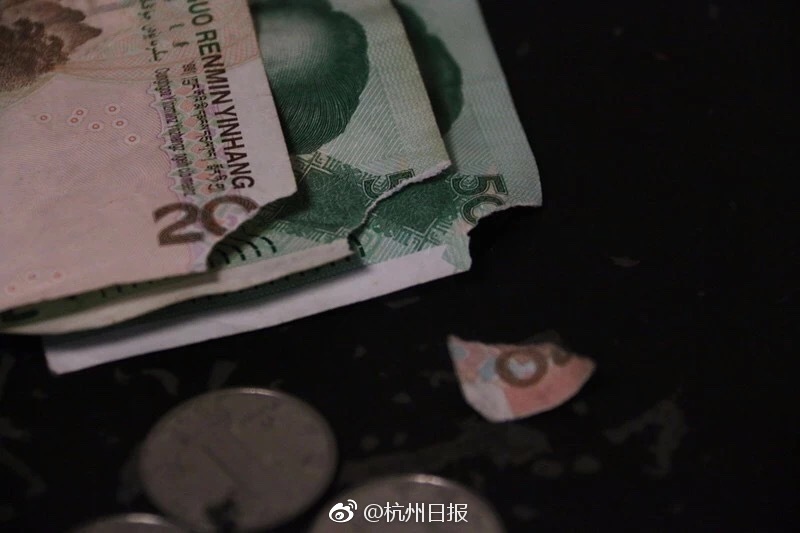 五大商业银行今起下调人民币存款利率