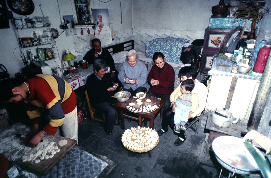 广东姐妹花水中绽放！王柳懿/王芊懿夺得花游双人冠军