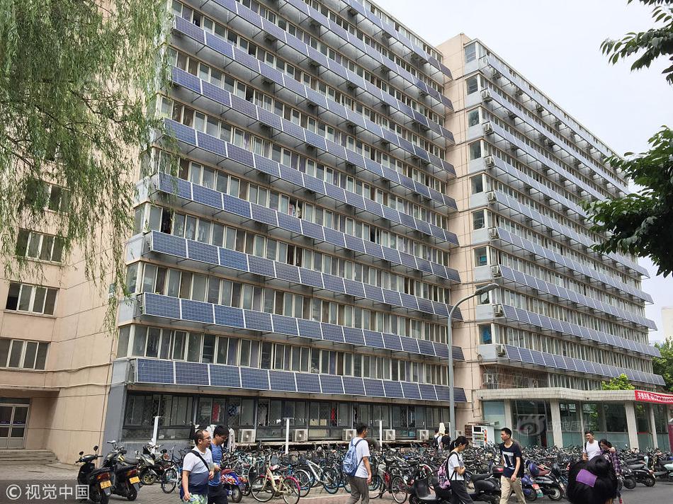 相拥送别，张桂梅老师哭了