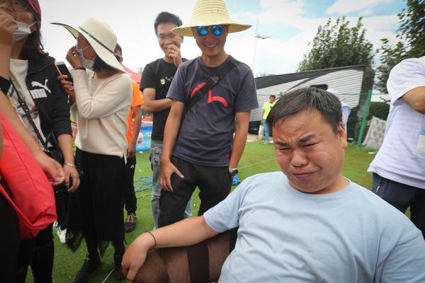 “失联”近一年后，包凡由于“健康原因”辞任ceo，仍为华兴控股股东