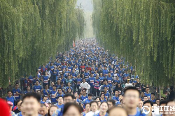 五大商业银行今起下调人民币存款利率