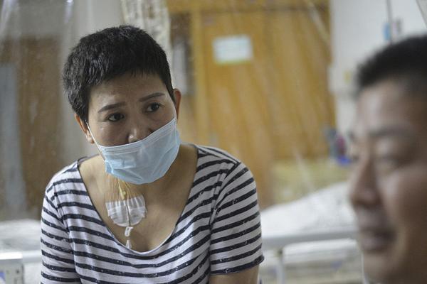 比赛“看手机”引热议！知名国乒运动员道歉