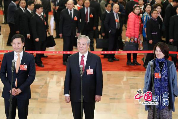 ai解锁拜年新方式：一张照片即可生成全家福、拜年视频