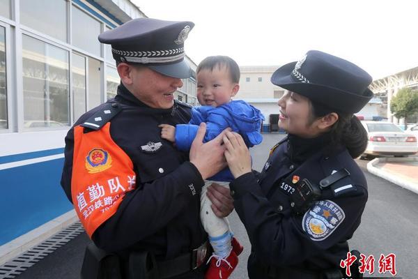胡蓉：26年的户籍“好管家”